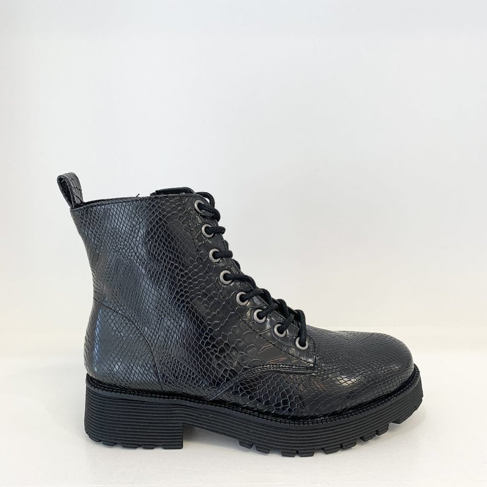 Matisse Lotus Boot in Black
